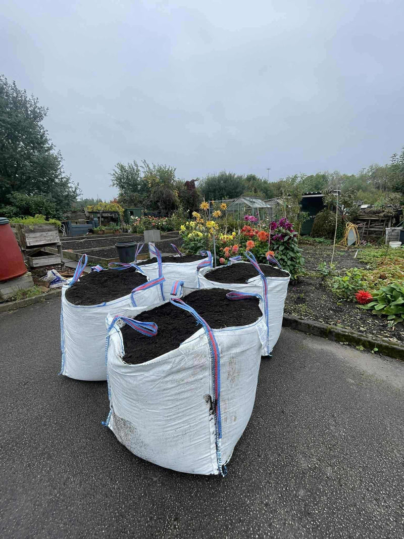 Load image into Gallery viewer, Growers Choice Fruit &amp; Vegetable Compost 850 - 1600 Litre Bag
