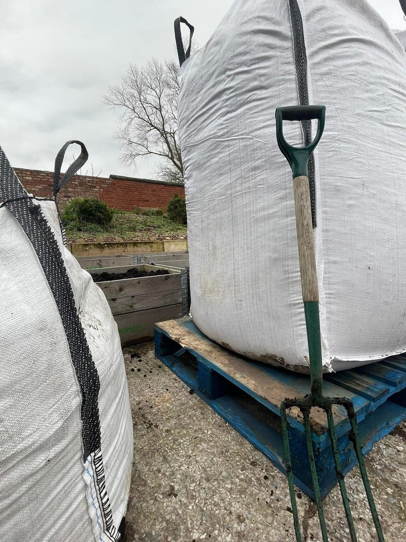 Load image into Gallery viewer, Growers Choice Fruit &amp; Vegetable Compost 850 - 1600 Litre Bag
