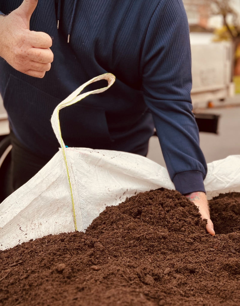 Load image into Gallery viewer, Growers Choice Fruit &amp; Vegetable Compost 850 - 1600 Litre Bag
